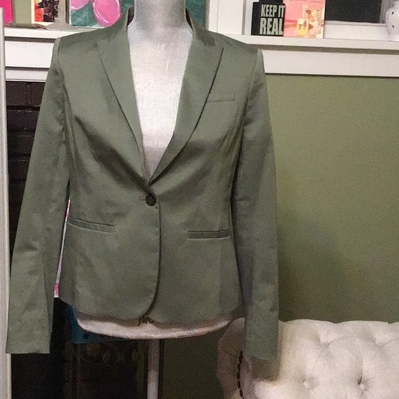 Banana Republic Jackets & Blazers - Banana Republic Olive Sateen Fitted Blazer